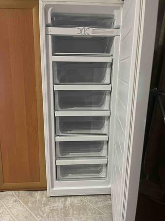 Продам морозильную камеру