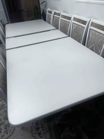 Стол и стулья