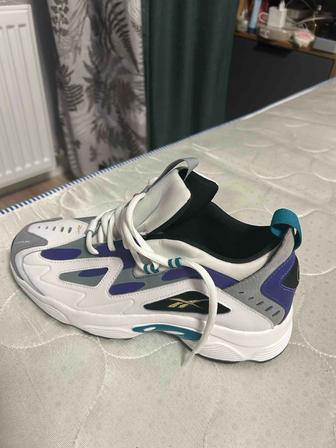 Продам кроссовки