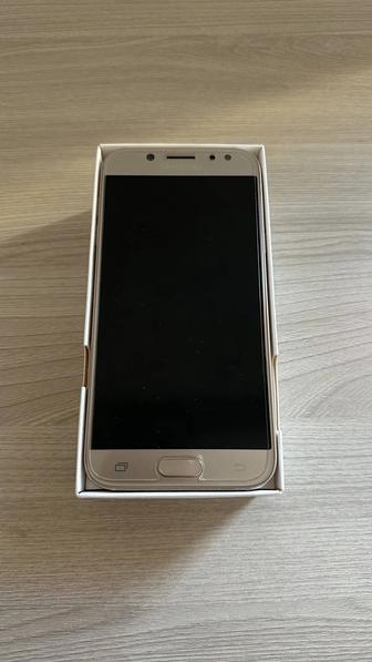 Смартфон Samsung Galaxy J5