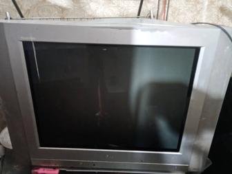 Телевизор бу работает целый и
