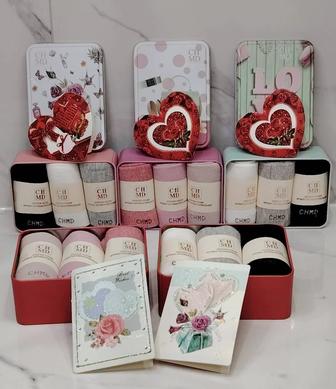 Подарочные наборы с ароматизированными носочкам в коробочках к 8 Марту