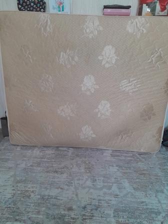 Отдам матрас двухспальный