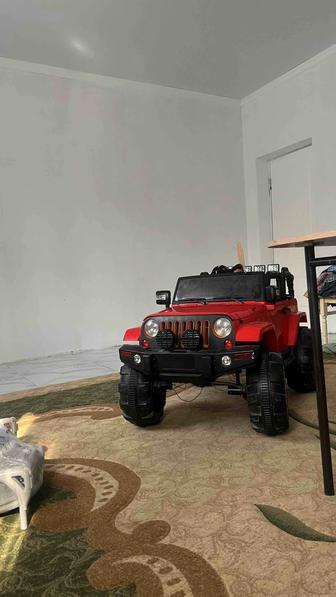 Машина игрушка