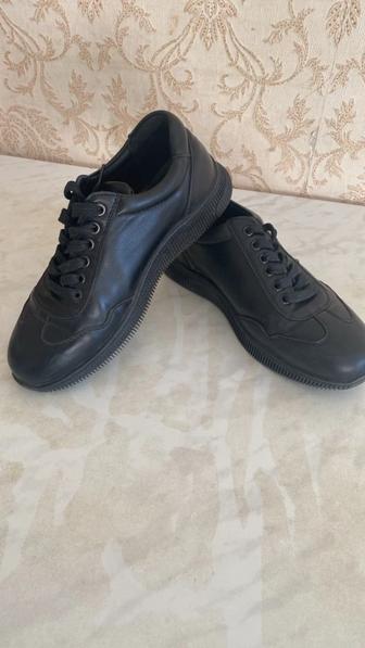 Кроссовки подростковые