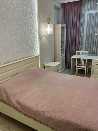 Элегантный спальный комплект в цвете айвори. Производство Россия