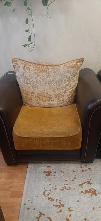 Отдам даром диван в удовлетворительном состоянии.Требуется чистка.