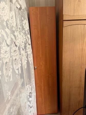 Шкаф с полками.