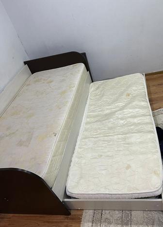 Продам кровать 2-ух ярусный без ножек.