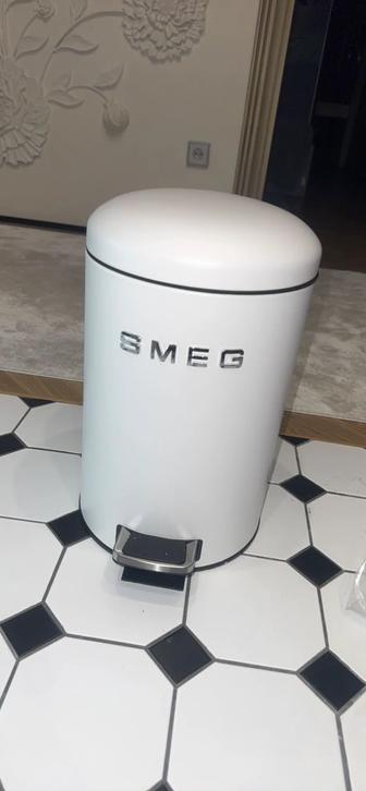 Мусорное ведро smeg