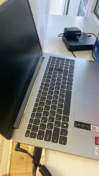 Ноутбук Lenovo