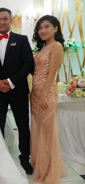 бежевое платье