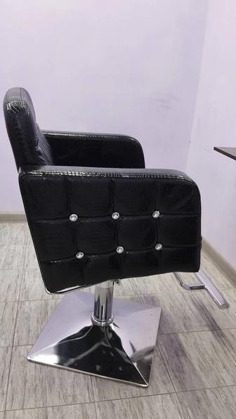 Парикмахерское кресло