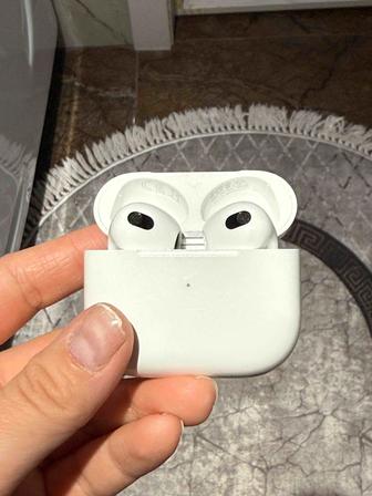 продаю airpods 3