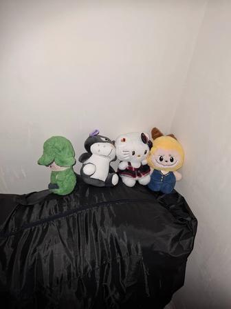 Продам игрушки где-то 40шт цена договорная