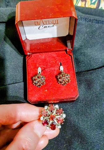 Гранатовый набор и серьги жемчуг в серебре