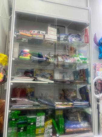 Продам стеклянный шкаф