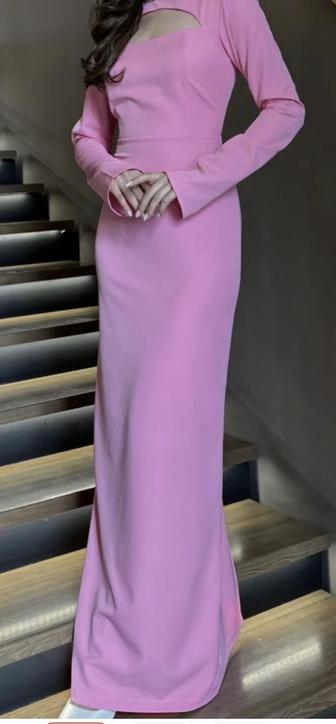 Розовое платье