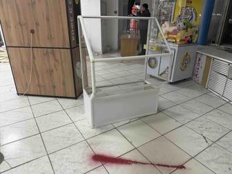 Продам витрины срочно