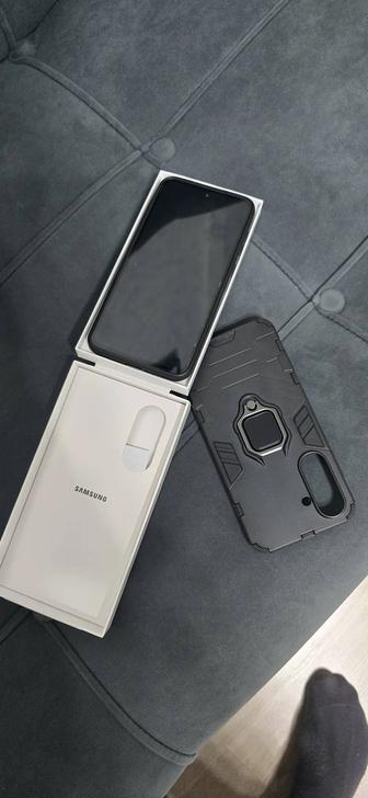 Телефон сотовый