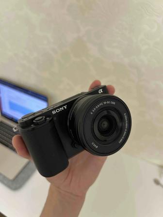 Продам камеру Sony ZV-E10 
китовый объектив 16-50mm