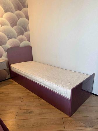 Детская подростковая кровать и стол