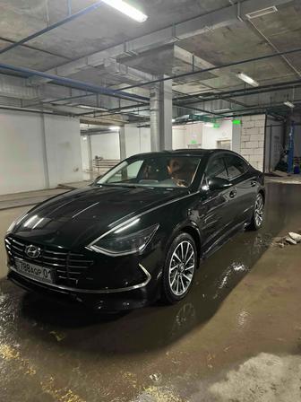 Персональный водитель с личным авто Hyundai sonata 2021 года
