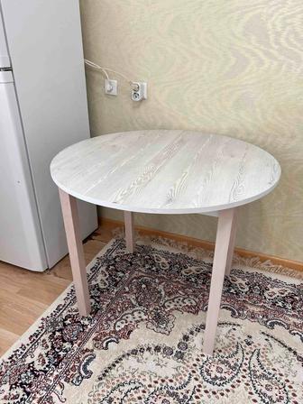 Продам стол обеденный