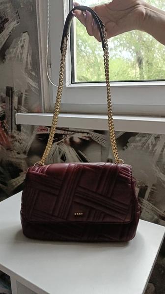 Продается брендовая сумка Burgundy Quilted Leather Flap Chain Shoulder Bag