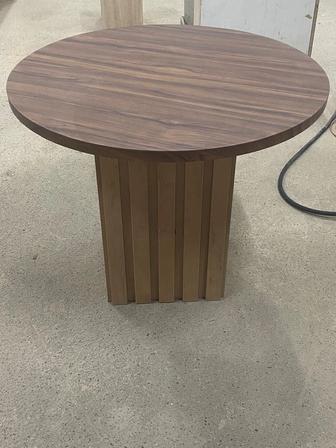 Стол круглый деревянный