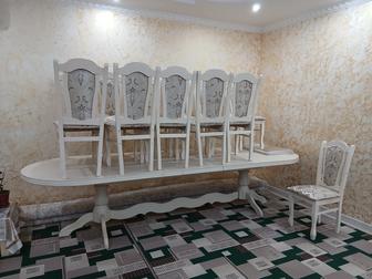 Продается гостевой стол и стулья.