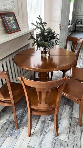 Продам обеденный стол со стульями