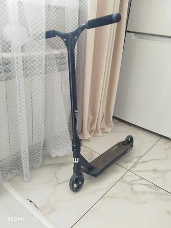 Продам Трюковой самокат Лонгвей метро