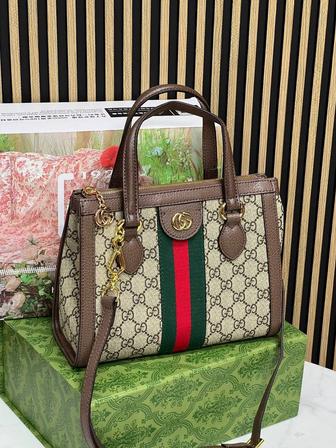 Сумка Gucci в фирменной подарочной коробке