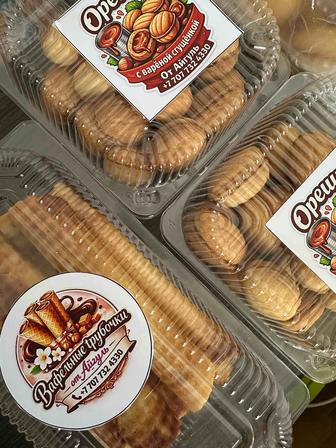 Орешки и вафельные трубочки