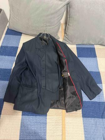 Продам новый костюм тройка размер 52