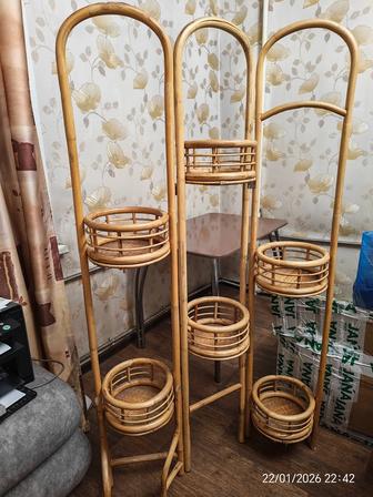 Продам Подставку для цветов в виде ширмы из Ротанга