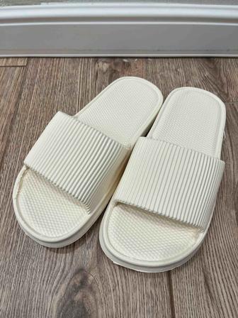 Новые резиновые шлепки 37