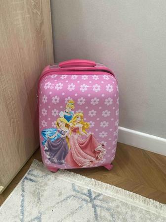 Продам чемодан детский для девочки