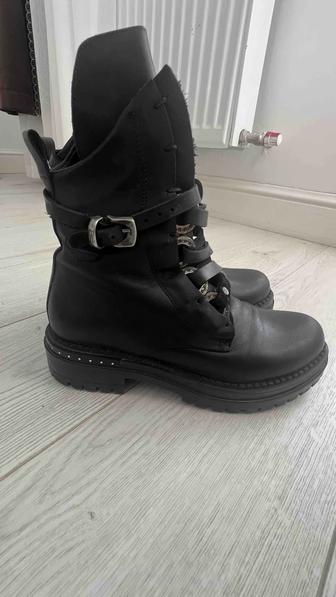 Женские зимние ботинки