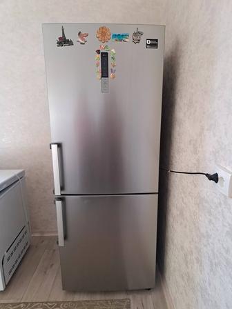 Большой холодильник продам