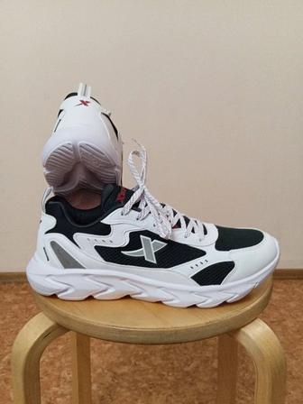 Продам новые кроссовки Xtep