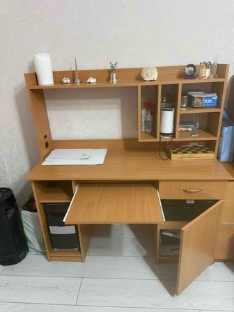 Продам компьютерный стол