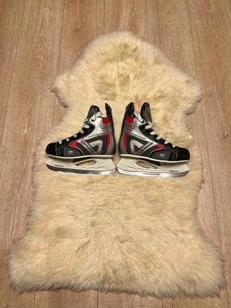 Хоккейные коньки для начинающих хоккеистов