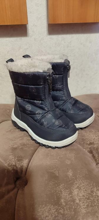 Продам детские зимние сапожки