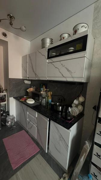 Продаю срочно кухонный гарнитур