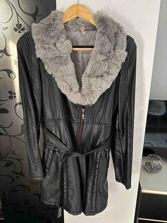 стильная кожаная куртка с мехом