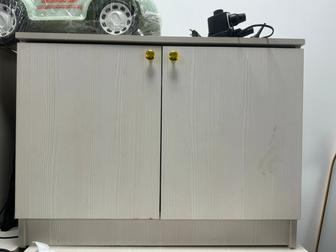 двухдверный шкаф / тумба с дверцами