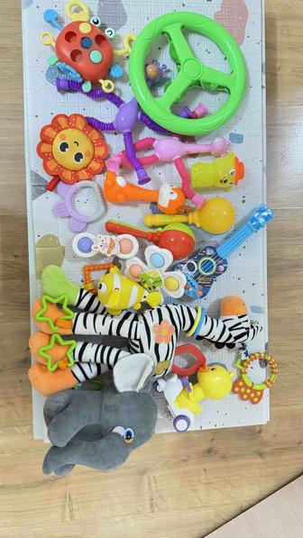 Продам игрушки и коврик
