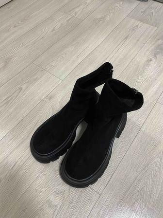 Продам ботинки женские